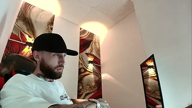 Snapshot of Luke_davis01 chatting on 02.21.26 Luke davis01 online show from 02.21.26