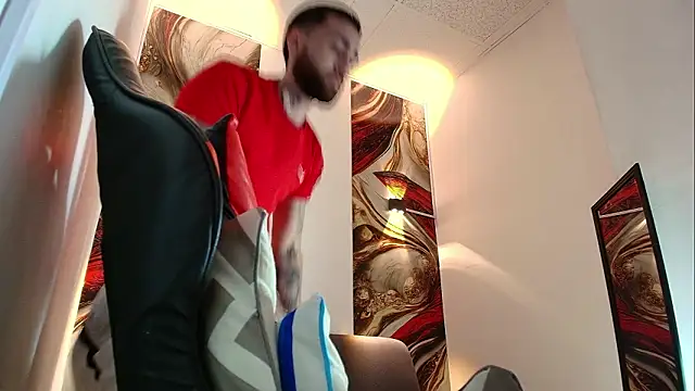 Snapshot of Luke_davis01 chatting on 02.25.26 Luke davis01 online show from 02.25.26