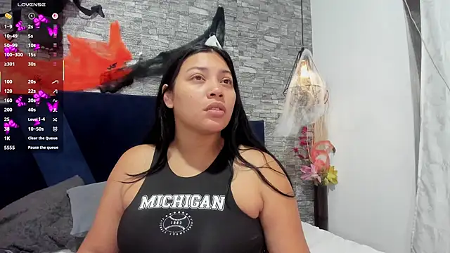 Snapshot of Sophia_Brunett chatting on 10.21.25 Sophia Brunett online show from 10.21.25