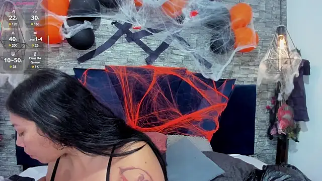 Sophia Brunett online show from 10.31.25