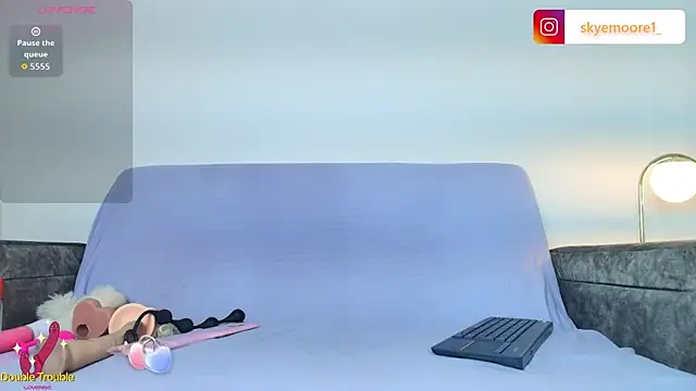 Skye Moore online show from 09.18.25