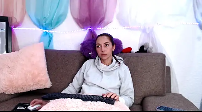 Snapshot of alisonandree chatting on 02.17.25 alisonandree online show from 02.17.25