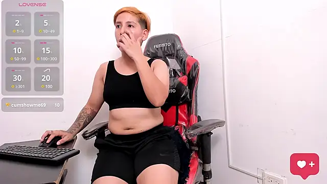 Snapshot of Brianna_Hard chatting on 02.18.25 Brianna Hard online show from 02.18.25