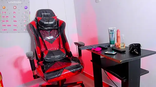 Snapshot of Brianna_Hard chatting on 03.18.25 Brianna Hard online show from 03.18.25