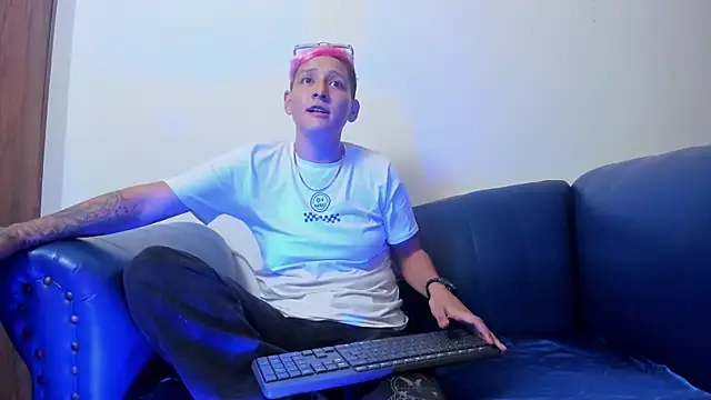 Snapshot of Brianna_Hard chatting on 10.01.25 Brianna Hard online show from 10.01.25