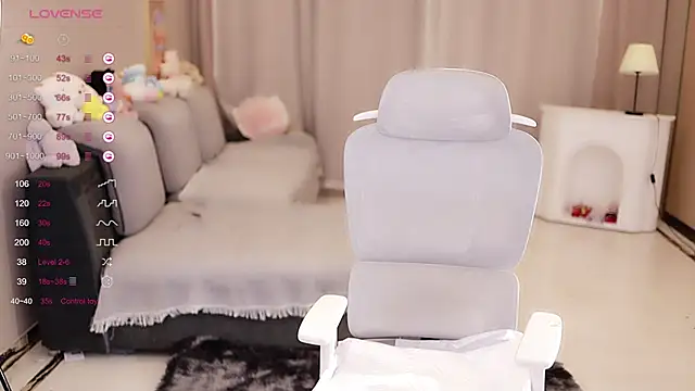 Snapshot of Moonccoi chatting on 02.18.25 Moonccoi online show from 02.18.25