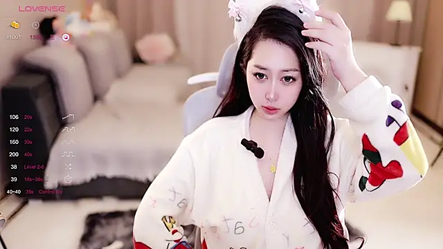 Snapshot of Moonccoi chatting on 02.22.25 Moonccoi online show from 02.22.25