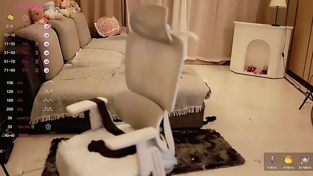 Snapshot of Moonccoi chatting on 02.23.25 Moonccoi online show from 02.23.25