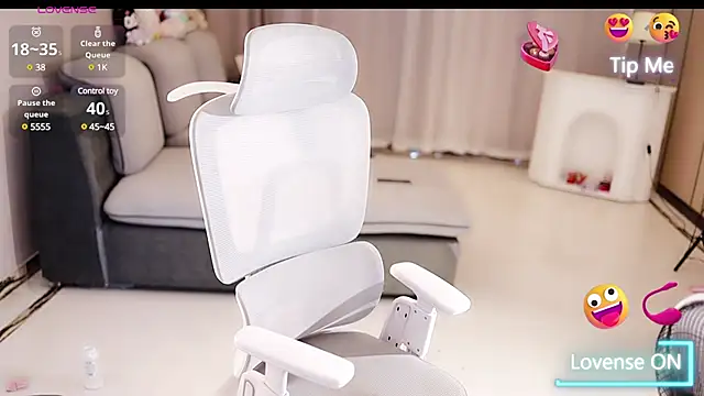 Snapshot of Moonccoi chatting on 03.14.25 Moonccoi online show from 03.14.25