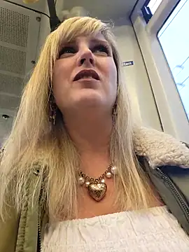 Sexybiene969 online show from 10.10.25