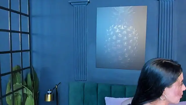 scarlet edwars online show from 10.17.25