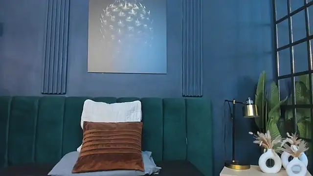 scarlet edwars online show from 11.10.25