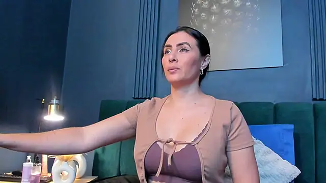 scarlet edwars online show from 02.05.26