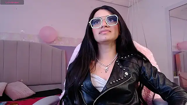 Snapshot of Emerald_gh chatting on 02.08.26 Emerald gh online show from 02.08.26