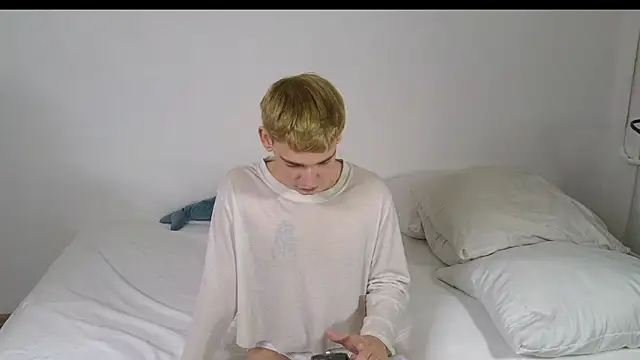 Snapshot of Julian_wins chatting on 02.06.26 Julian wins online show from 02.06.26