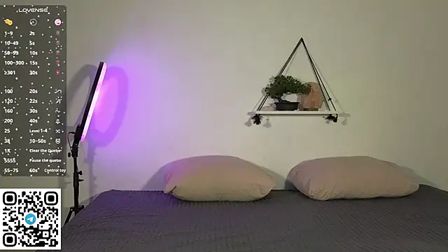 Snapshot of Julian_wins chatting on 02.14.26 Julian wins online show from 02.14.26