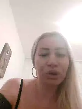 Snapshot of visnjica chatting on 02.24.25 visnjica online show from 02.24.25