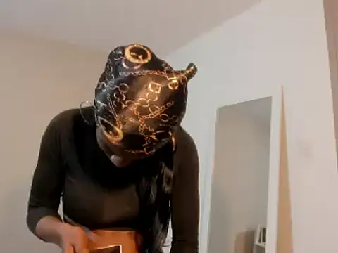 enyelsalas2 online show from 03.21.25