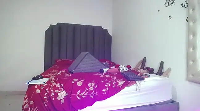 Snapshot of moree_Queen chatting on 02.12.25 moree Queen online show from 02.12.25