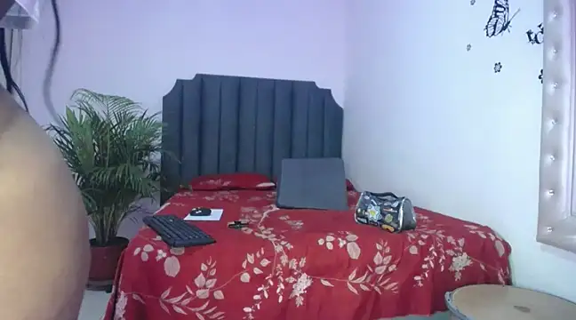 Snapshot of moree_Queen chatting on 03.05.25 moree Queen online show from 03.05.25