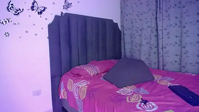 Snapshot of moree_Queen chatting on 03.19.25 moree Queen online show from 03.19.25