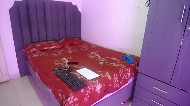 Snapshot of moree_Queen chatting on 09.20.25 moree Queen online show from 09.20.25