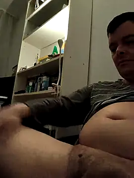 Snapshot of maksimovic chatting on 03.07.26 maksimovic online show from 03.07.26