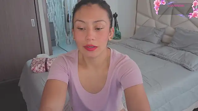 Snapshot of salome_stockman_s chatting on 04.18.26 salome stockman s online show from 04.18.26
