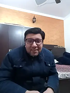 innocentboy1987 online show from 02.14.25