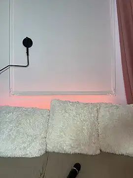 RosieMills online show from 02.26.25