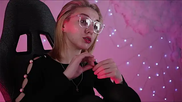 Snapshot of PhilippaAdamas chatting on 02.27.25 PhilippaAdamas online show from 02.27.25