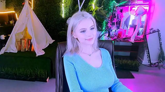 LeonaStane online show from 02.14.25