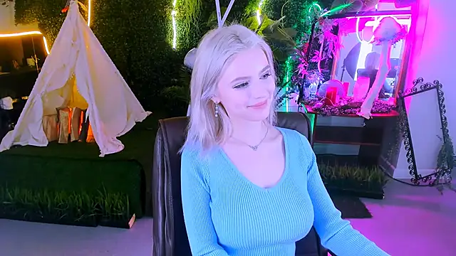 LeonaStane online show from 02.14.25