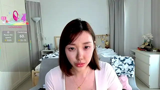 joycemilka online show from 03.04.25