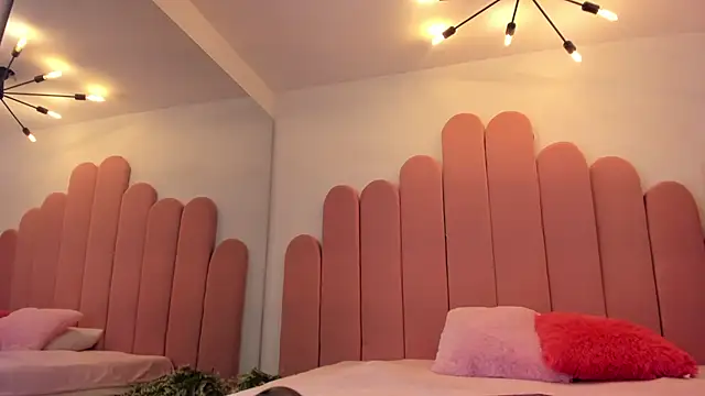 Dakotacarvajal online show from 02.21.25