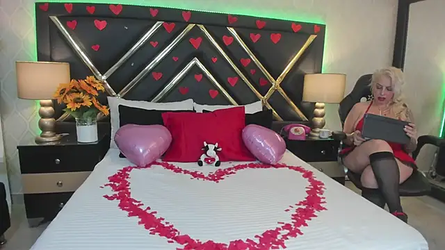 SophieWinsloow online show from 02.14.25