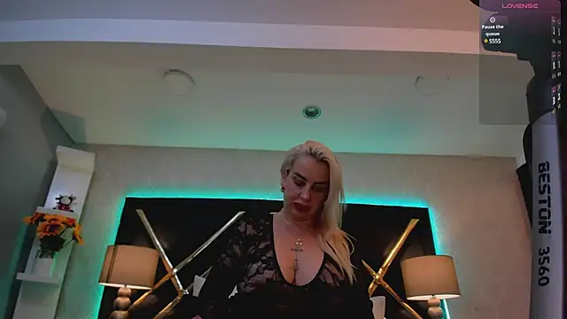 SophieWinsloow online show from 03.08.25