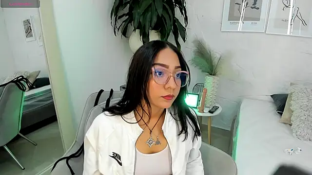 mariia juana  online show from 02.18.25
