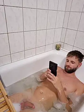 ademandjulia online show from 10.03.25