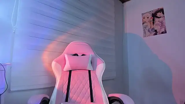 Snapshot of mikusitq_ chatting on 11.07.25 mikusitq online show from 11.07.25