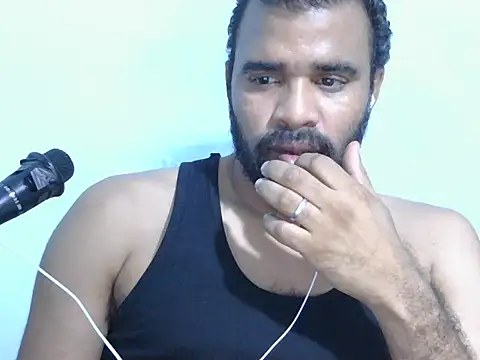 Snapshot of YOX22 chatting on 04.15.26 YOX22 online show from 04.15.26