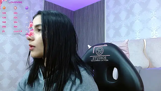 Snapshot of Gaby_tay1 chatting on 10.13.25 Gaby tay1 online show from 10.13.25