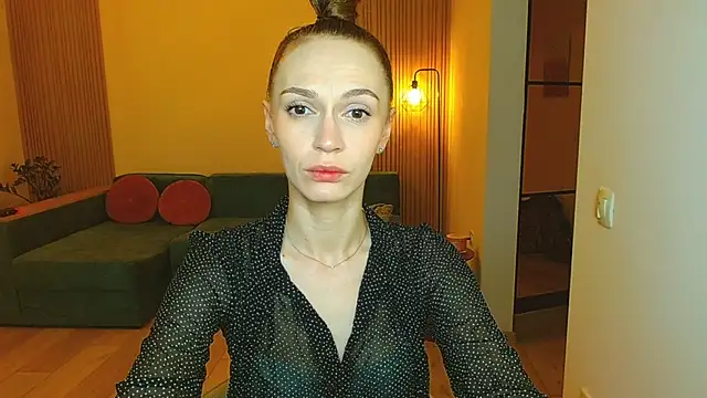 Snapshot of Lady_Sunshine_ chatting on 12.01.25 Lady Sunshine online show from 12.01.25