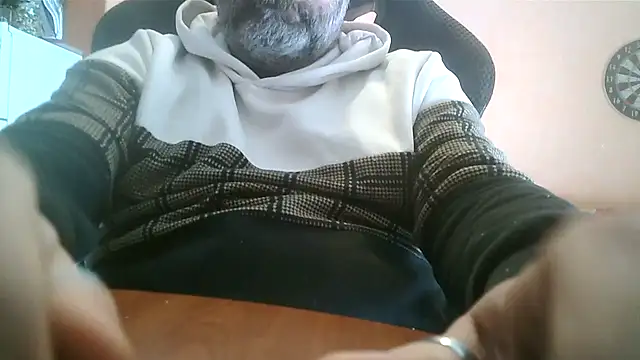 Snapshot of lanata chatting on 02.07.25 lanata online show from 02.07.25