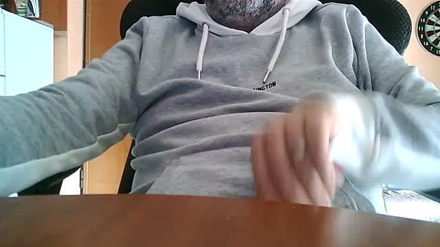 Snapshot of lanata chatting on 03.11.25 lanata online show from 03.11.25