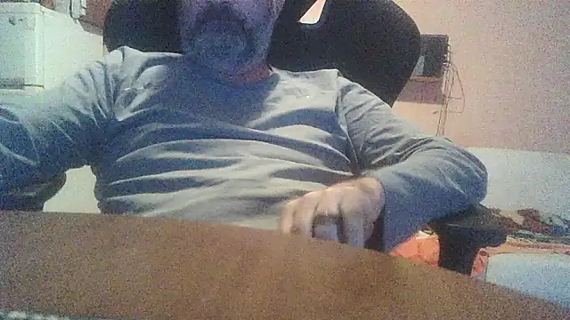 Snapshot of lanata chatting on 10.13.25 lanata online show from 10.13.25