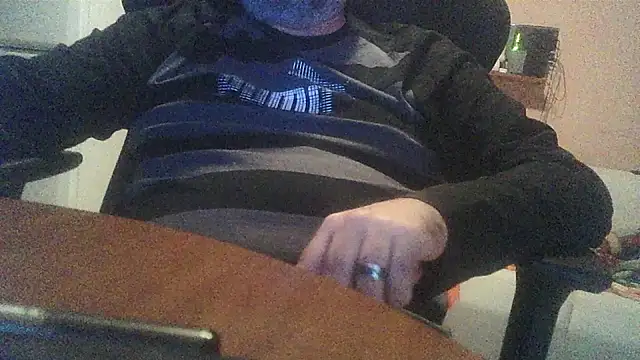 Snapshot of lanata chatting on 10.17.25 lanata online show from 10.17.25