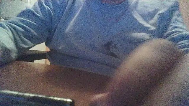 Snapshot of lanata chatting on 10.28.25 lanata online show from 10.28.25