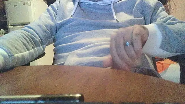 Snapshot of lanata chatting on 11.23.25 lanata online show from 11.23.25