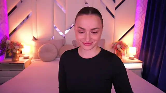 LindsieGreyy online show from 04.14.26